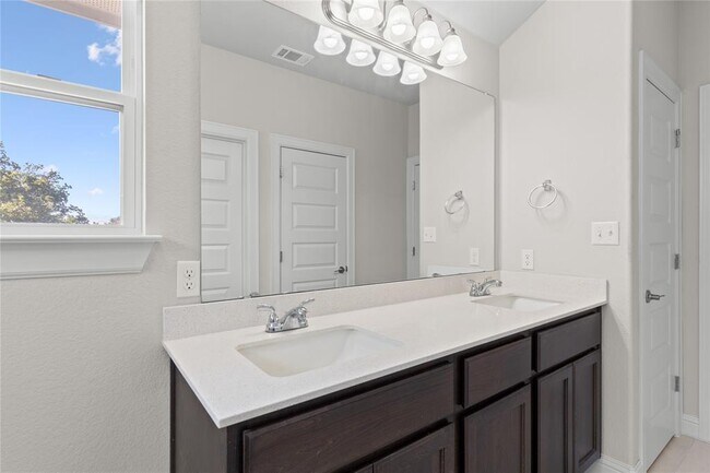 Building Photo - 113 Stone Crk Dr