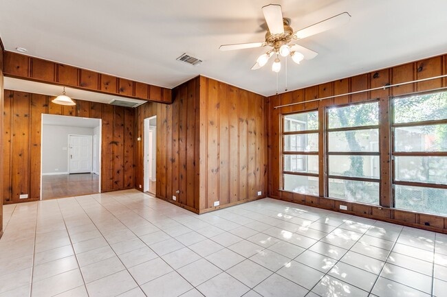 Building Photo - 2-BEDROOM HOME IN MONTICELLO PARK