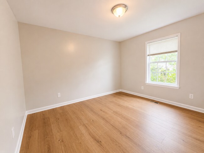 Building Photo - 214 Westwood Ct