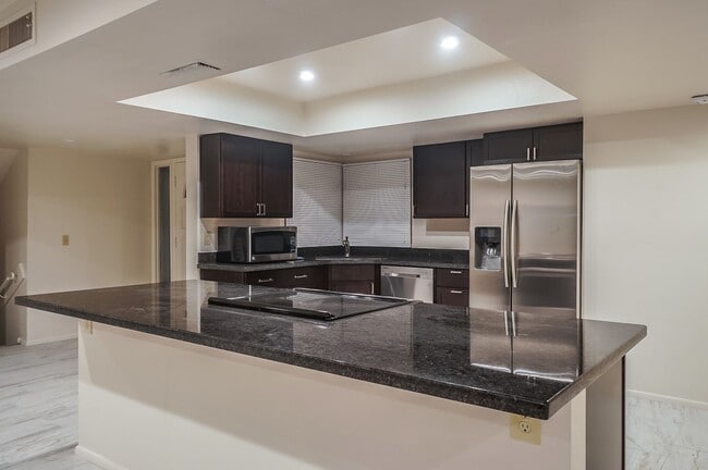 Building Photo - Exceptional 6-Bedroom Residence Near ASU with Garage & Modern Conveniences