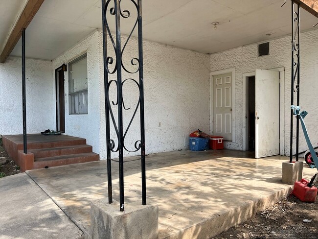 Building Photo - 101 Poco Vista Dr S