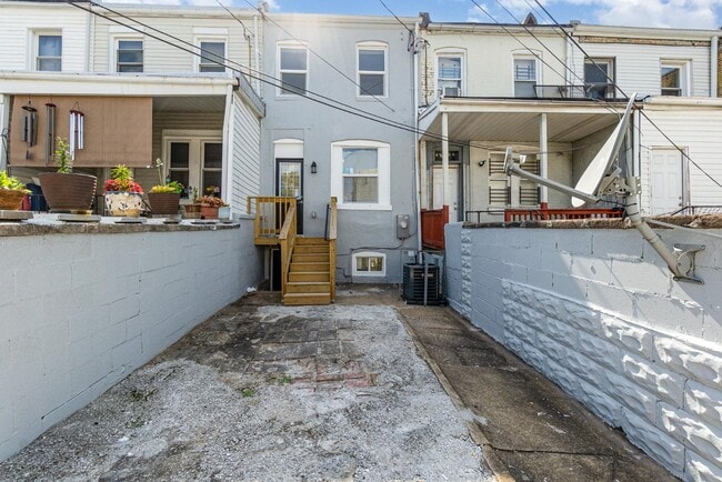 Primary Photo - 727 N Collington Ave