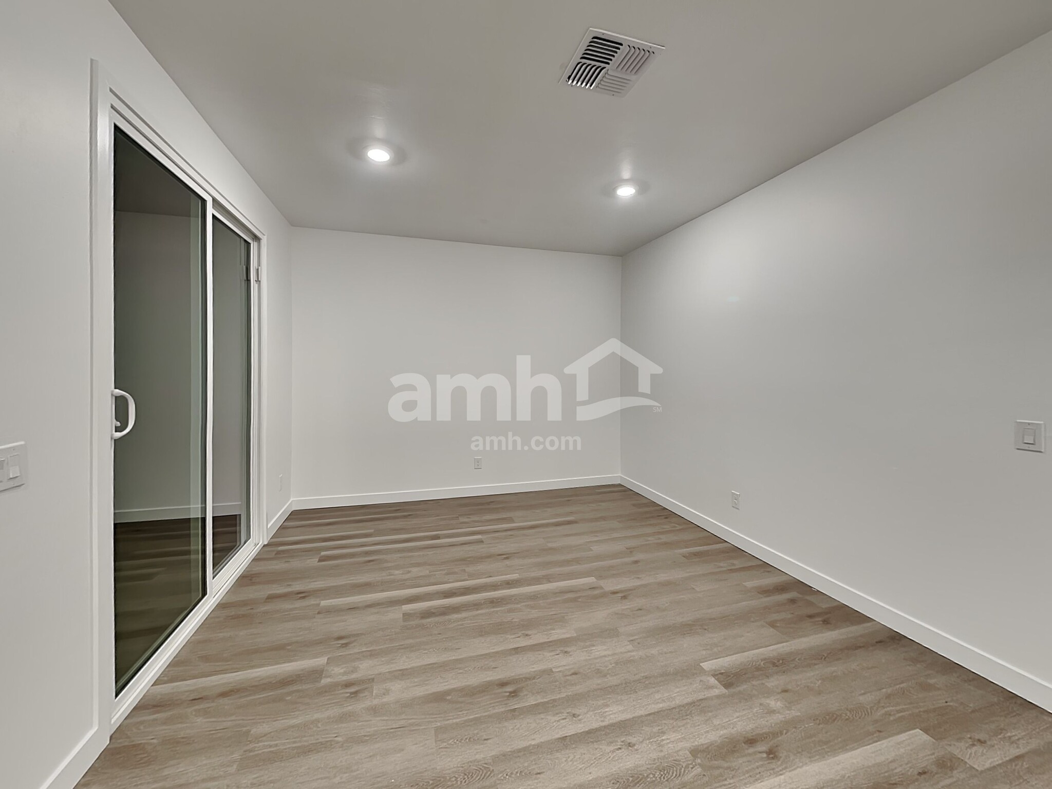 Building Photo - 2120 W Alicia Dr