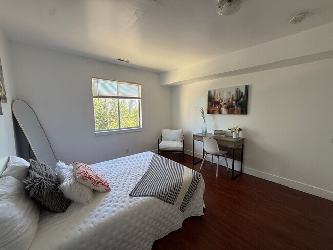 Building Photo - 68 E 200 S