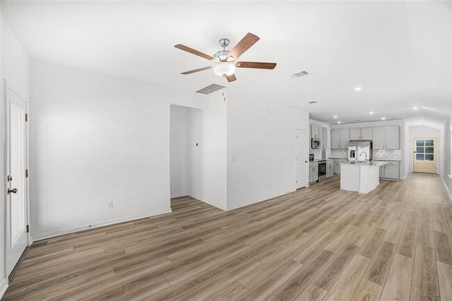 Building Photo - 412 Breccia Trl