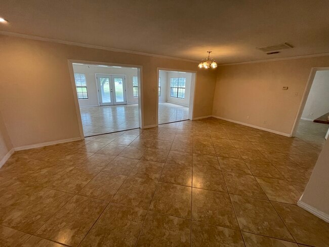 Building Photo - 900 Avenida De Leon