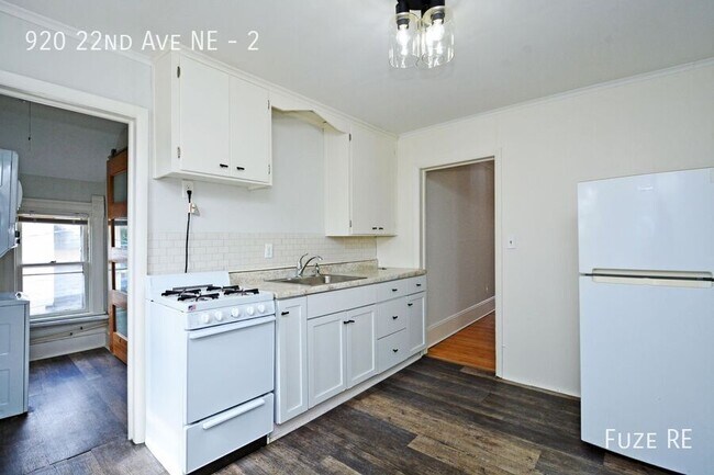 Building Photo - 920 22nd Ave NE