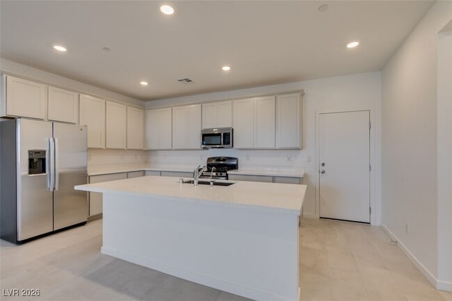 Building Photo - 302 Walsh Peak Ave