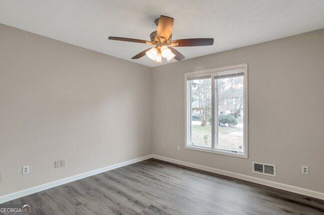 Building Photo - 2599 Fieldstone View Ln SE