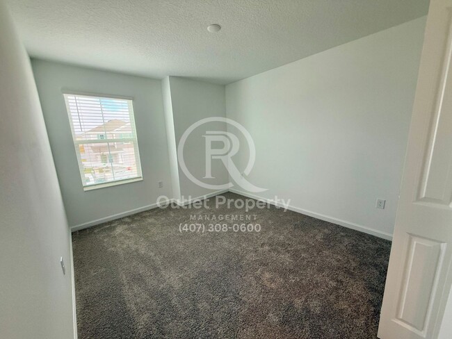 Building Photo - Fantastic 4 Bedrooms, 2.5 Bathrooms New Co...