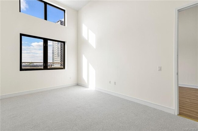 Building Photo - 25 Leroy Pl