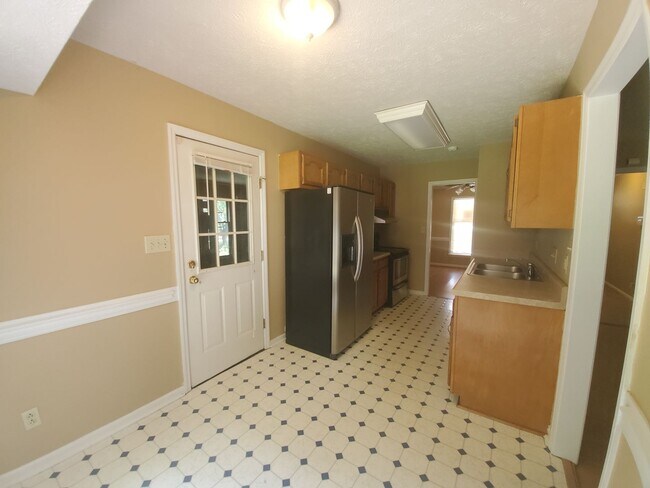 Building Photo - 5090 Summer Ridge Rd