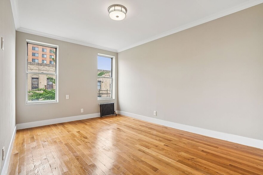 Building Photo - 811 Walton Ave