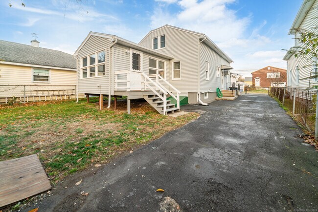 Building Photo - 46 Elaine Rd