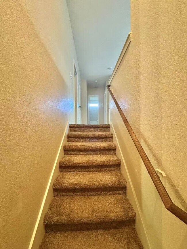 Building Photo - Cozy and well-kept 4 beds rental home in H...