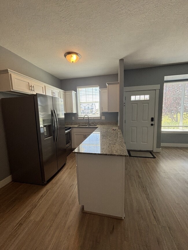 Building Photo - 2 bedroom/ 1.5 bathroom Townhouse in Eagle...