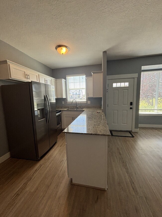 Building Photo - 2 bedroom/ 1.5 bathroom Townhouse in Eagle Mountain