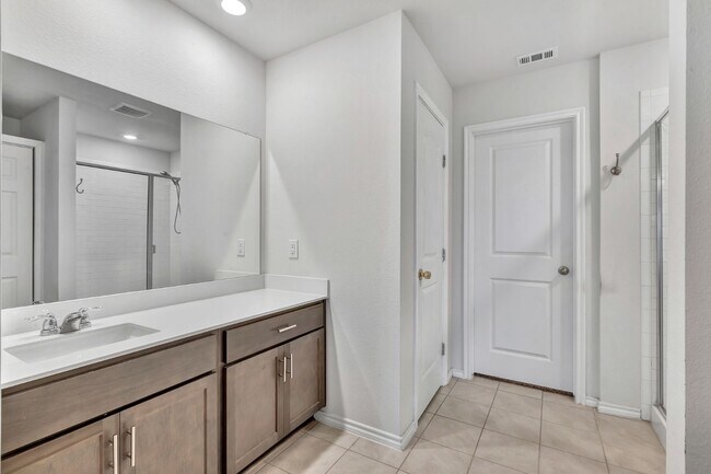 Building Photo - Royce City Home