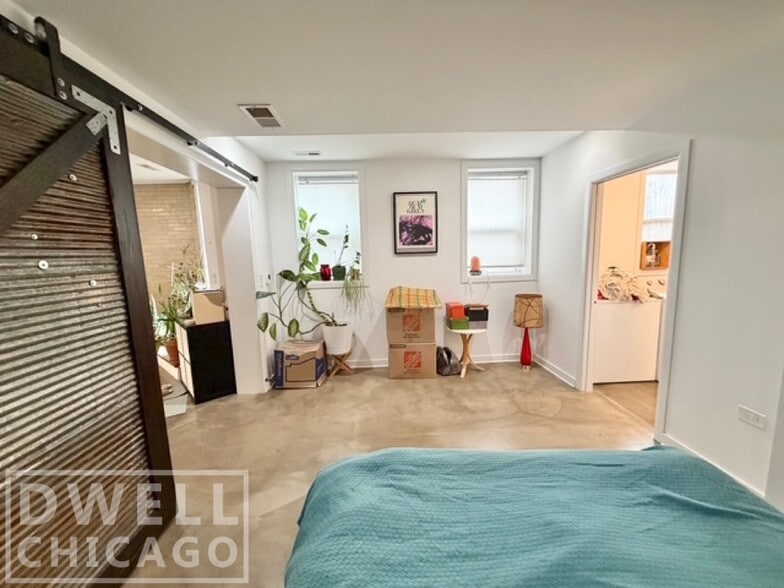 Building Photo - 2121 N Albany Ave