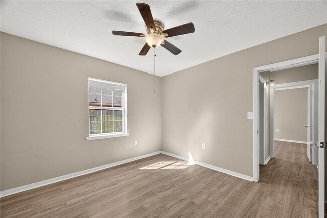 Building Photo - 2313 35th Ave N