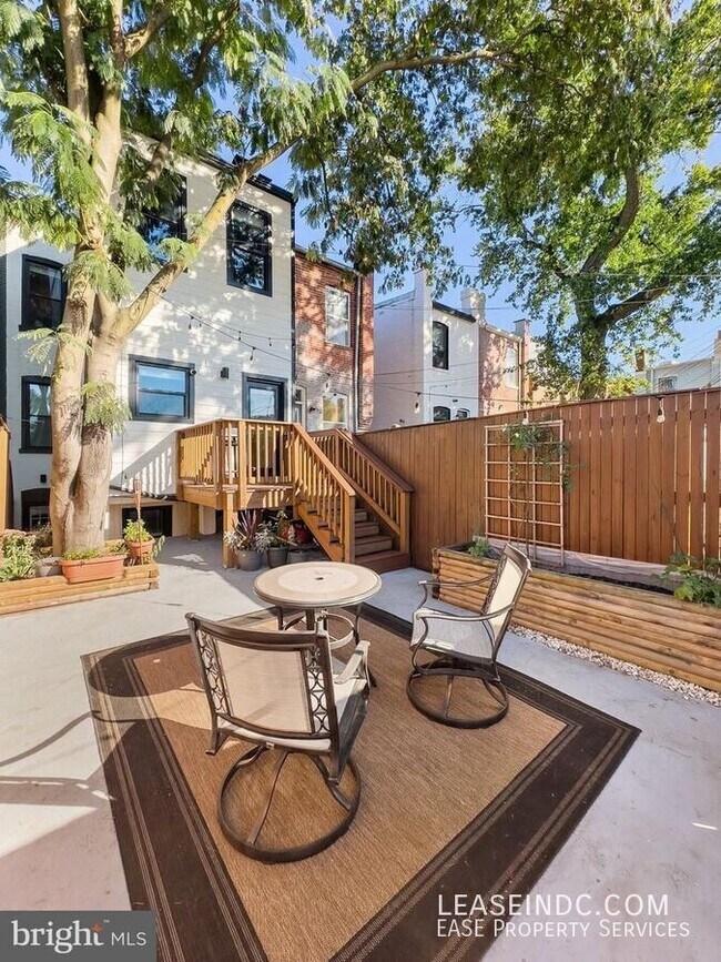 Building Photo - 121 15th St SE