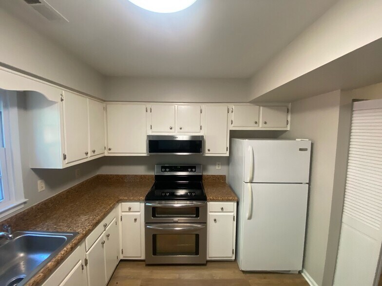 Building Photo - 1512 Skirmish Run Dr