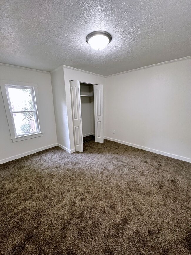 Building Photo - Totally Updated and Renovated 2 Bedroom Ho...