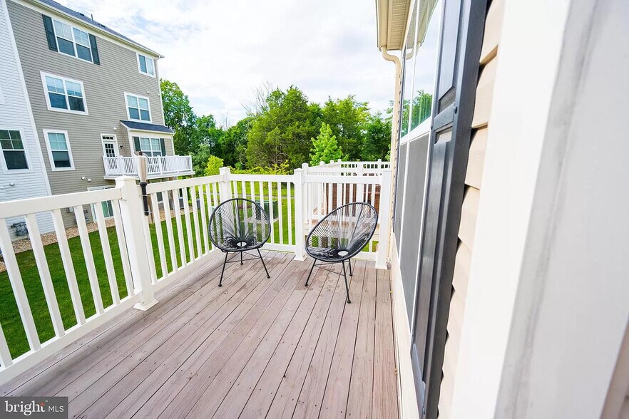 2nd floor - Deck - 25239 Laureldale Ter