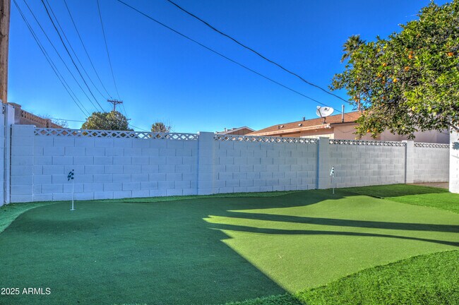 Building Photo - 8325 E Granada Rd