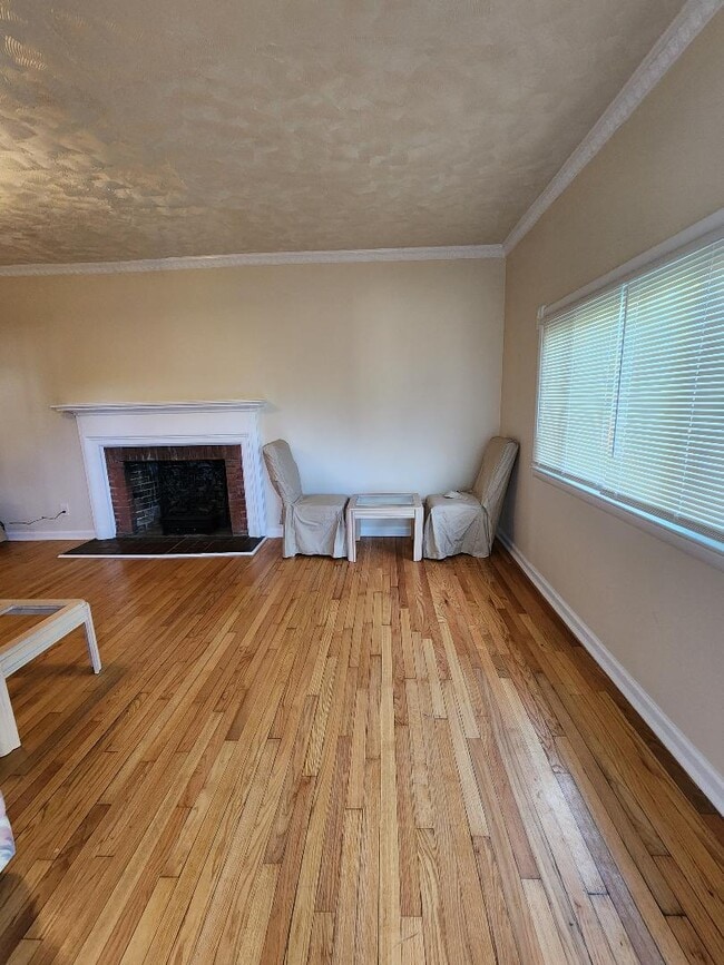 Building Photo - 2701 Woodsdale Ave