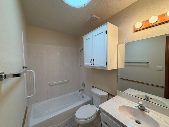 Building Photo - 3 Bedroom Single Story Home Available Near Juan Tabo Blvd SE & Southern Blvd SE!