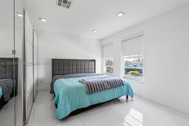 Building Photo - 6545 Indian Creek Dr