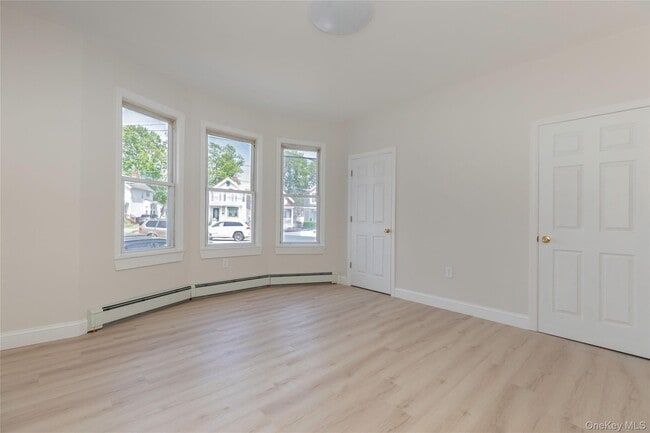 Building Photo - 106 Winnikee Ave