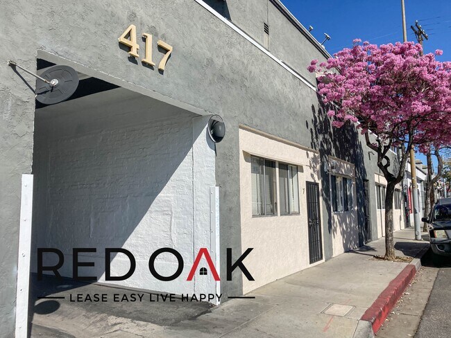 Building Photo - 417 W Los Feliz Rd