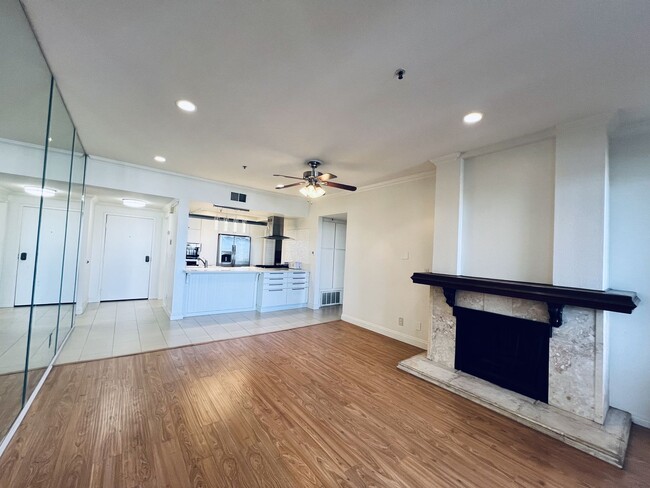 Building Photo - 2-bedroom, 2-bathroom condo located in a h...