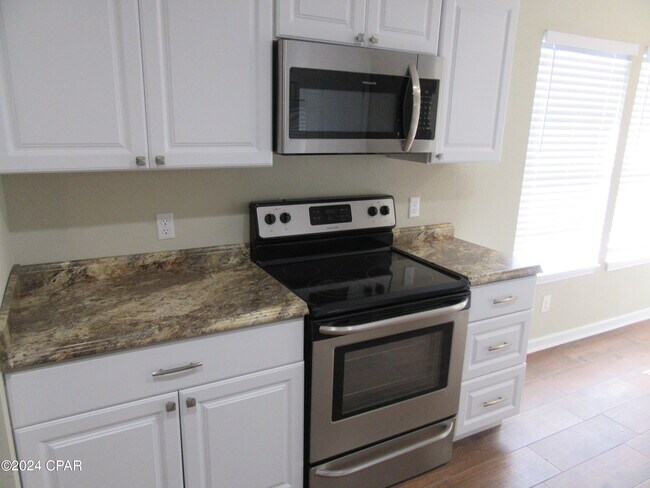Building Photo - 7302 Rodgers Dr