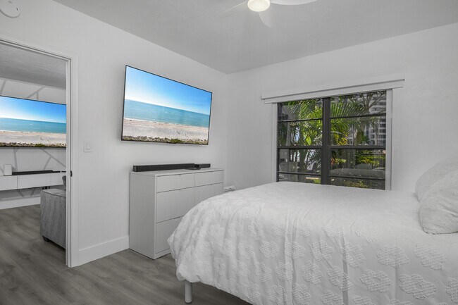 Building Photo - 201 S Collier Blvd