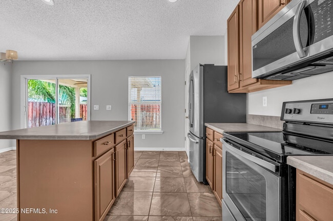 Building Photo - 1413 Heather Ct