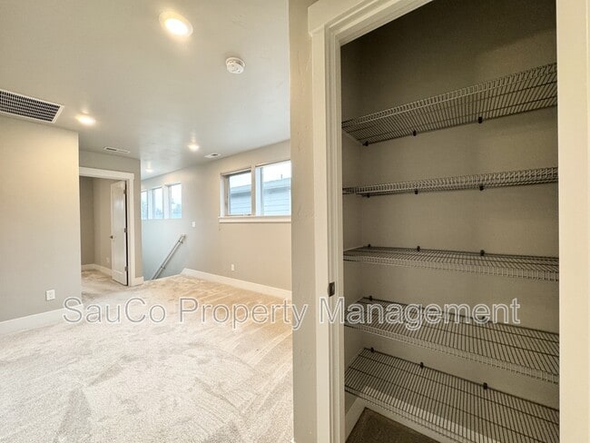 Building Photo - 5715 SE 79th Ave