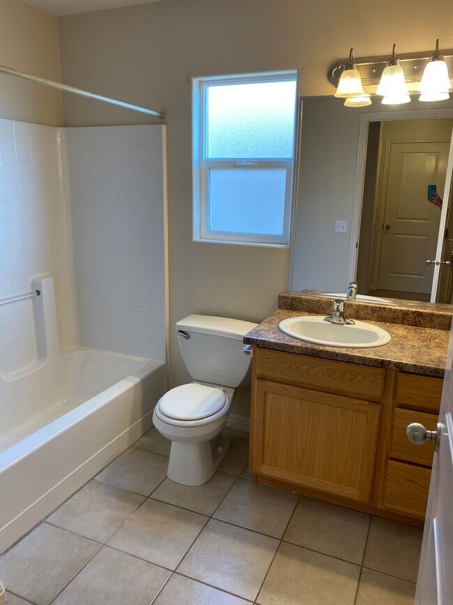 Building Photo - Great Fox Cove home