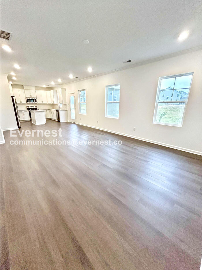 Building Photo - 44 Regal Gdns Ct