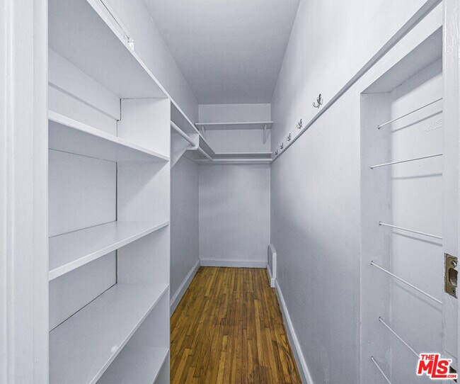 Building Photo - 1119 S Crescent Heights Blvd