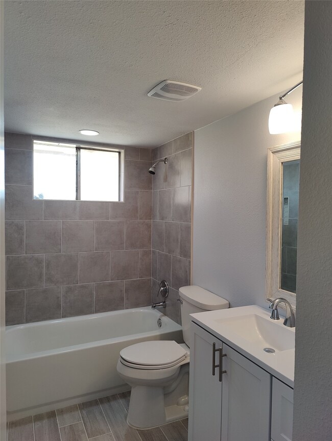 Building Photo - 11731 Fall Meadow Ln