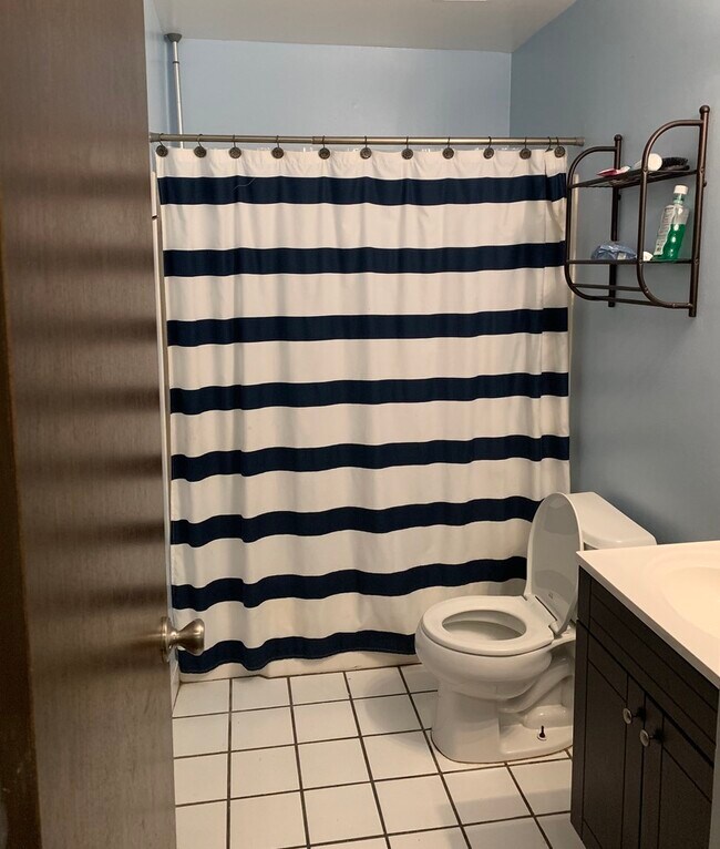Full Bath - 230 Castillion Ter