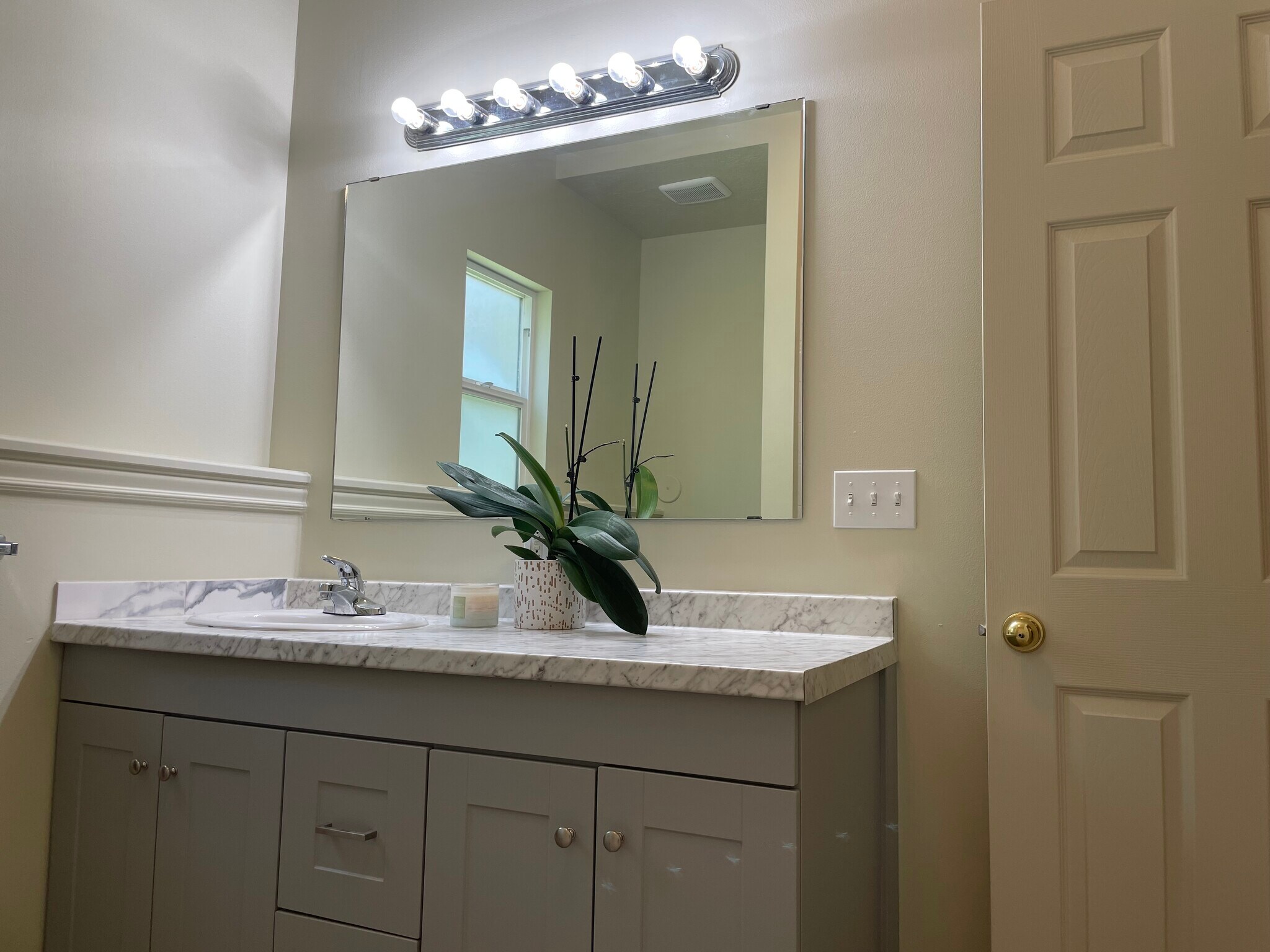 Building Photo - 4067 Hillcrest Cir