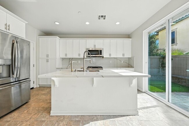 Building Photo - 970 Sea Glass Wy