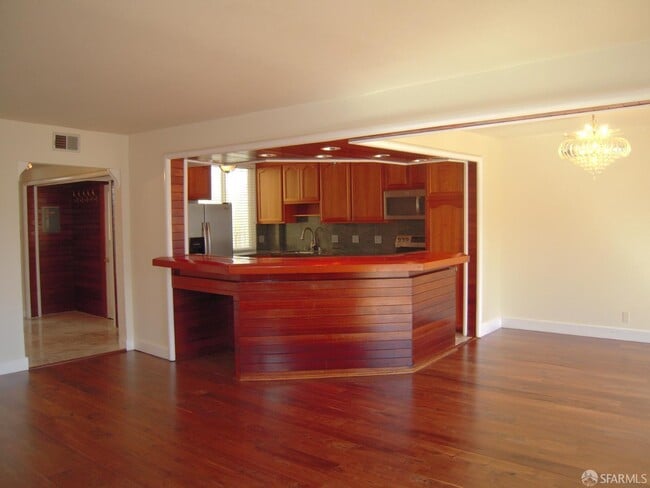 Building Photo - 168 Museum Way