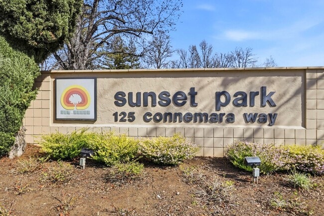 Building Photo - Sunset Park Townhouse Available for Rent!