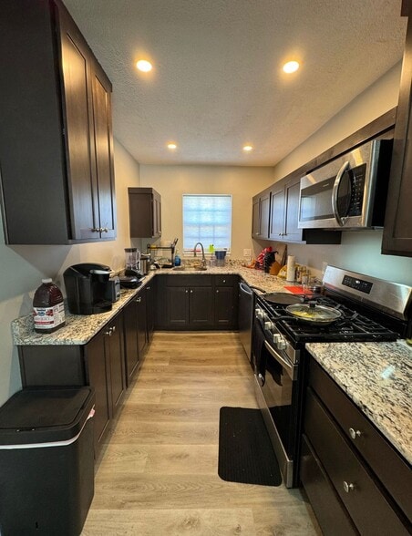 Building Photo - 149 Lake Shore Rd