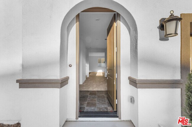 Building Photo - 2311 Blue Elm Rd